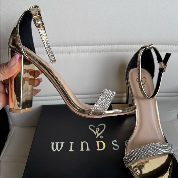 Windsor Gold Rhinestone Block Heel Sandals Size 6.5 NWT Glam Ankle Strap Heels - Picture 2 of 10